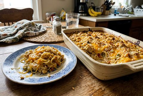 Creamy baked chicken spaghetti casserole