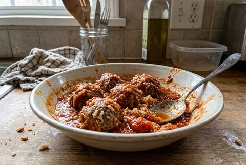 Porcupine meatballs with rice simmered in tomato sauce